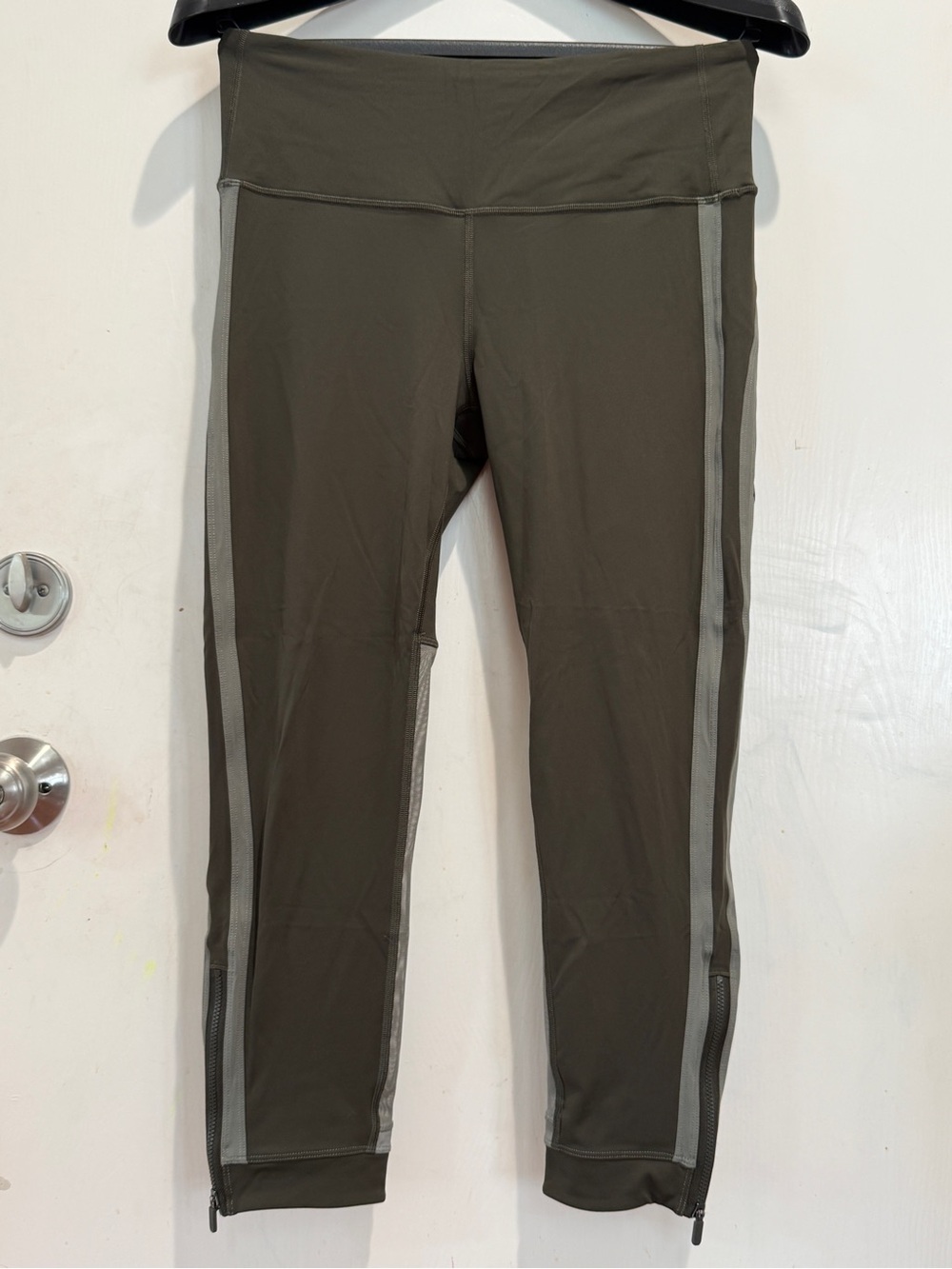 Lululemon zip the line crop legging size 10